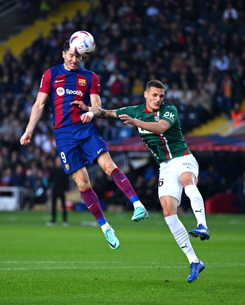 莱万多夫斯基重返赛场，大比分获胜首场状态出色，TES观众沸腾！热度持续攀升的简单介绍-爱游戏应用